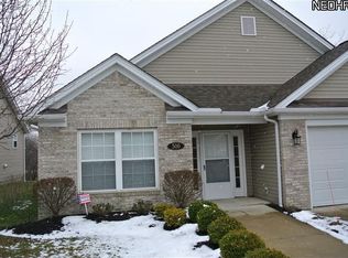 500 Harvest Ln, Seven Hills, OH 44131