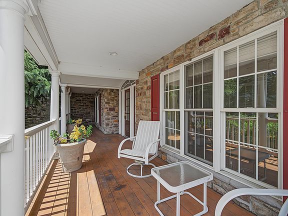 3rd image of 1 Barr Ct