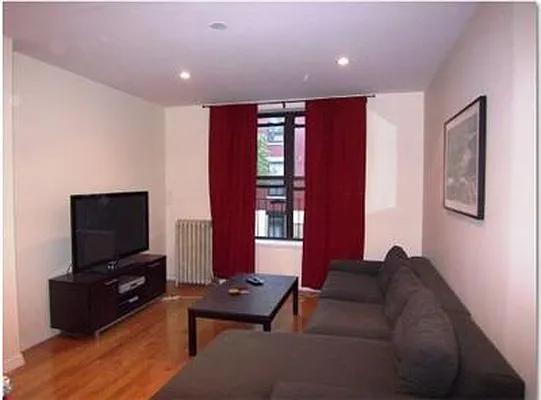 Rented by R New York | media 41