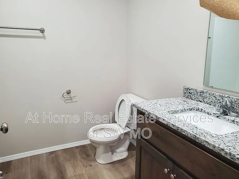 624 S Southgate Dr — Photo 7