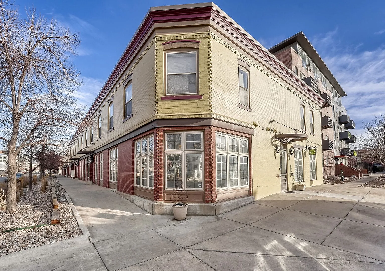 Uptown, Charm And Character With Modern Updates, 1 Bed Condo, Ground Floor, Great Natural Light! — Photo 1