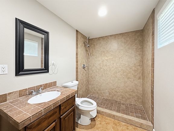 5th image of 3425 E Everett Dr