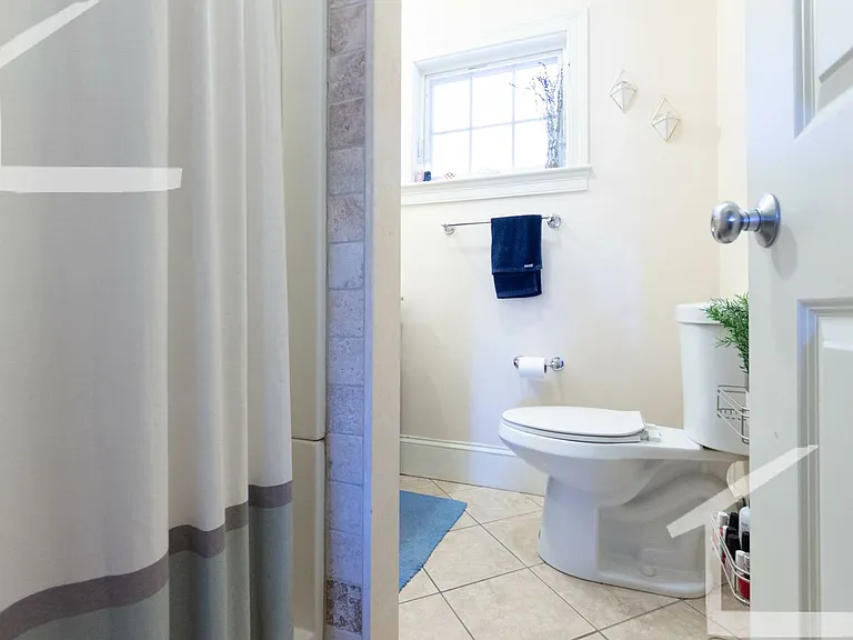 27 Lothrop St #3 — Photo 10