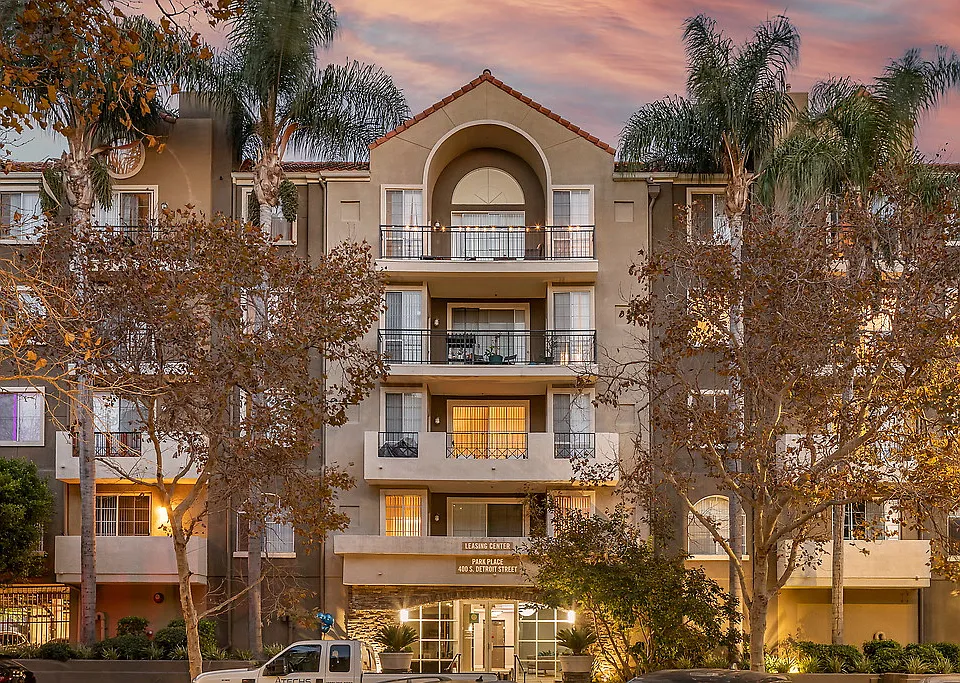 Essex Properties at Miracle Mile