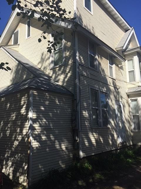 2nd image of 1420 6th St SE