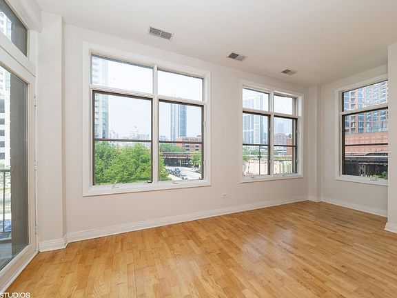 4th image of 330 N Clinton St #300