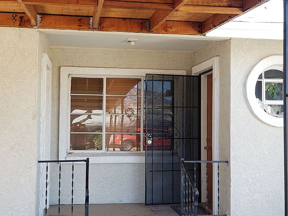 2nd image of 916 W Cypress Dr