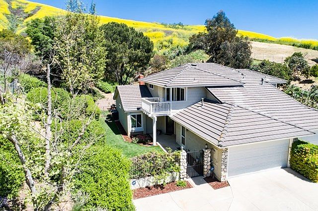 WOW! Your approx 10,000sf lot has up-close views of Chino Hills State Park --- Privacy!!!  Note: this is an attached home; see o