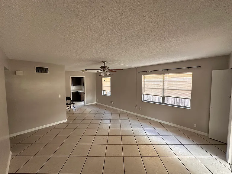 702 Heritage Ln — Photo 24