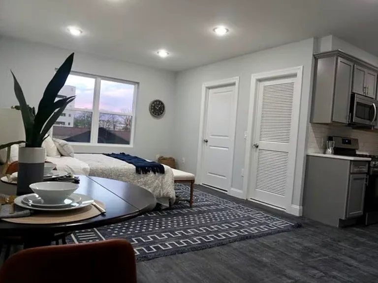 59-63 Courtland St #203 — Photo 2