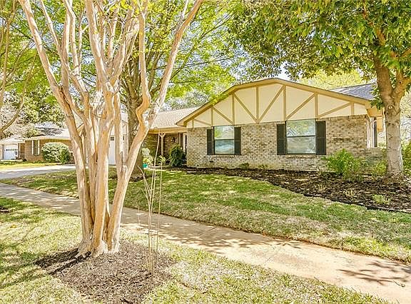 3rd image of 3207 Monties Ln