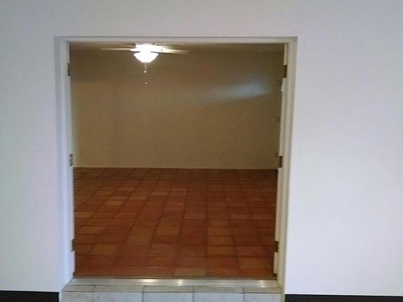 5th image of 5644 W Wilshire Dr