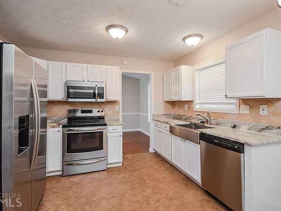 2nd image of 877 Kilkenny Cir