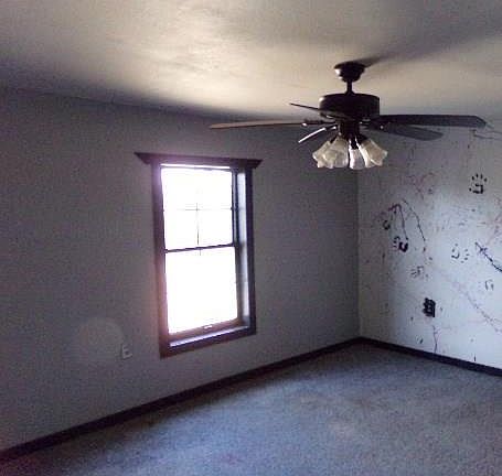 5th image of 909 E Park St