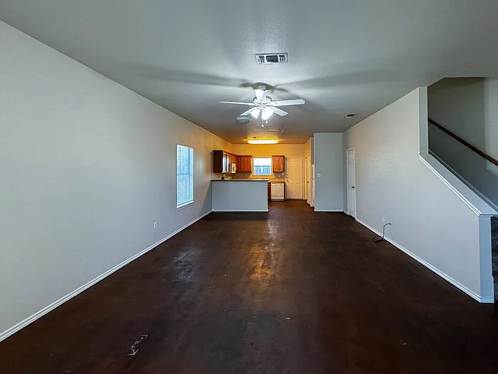 4 bed, 2.0 bath, $1,650 — Photo 2