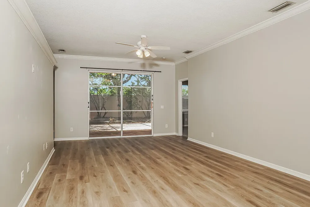 4 bed, 2.0 bath, 1996 sqft, $2,305 — Photo 3