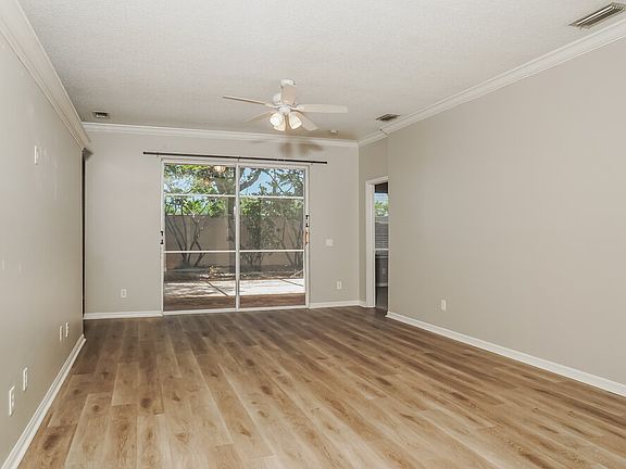3rd image of 304 Fareham Dr