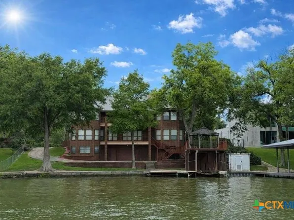 640 Woodlake Dr, McQueeney, TX 78123