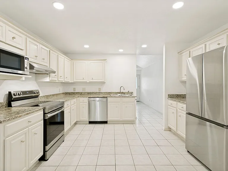 3202 Eisenhauer Rd #801 — Photo 9