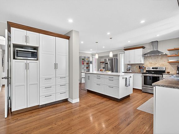 4th image of 34947 Oakhill Dr