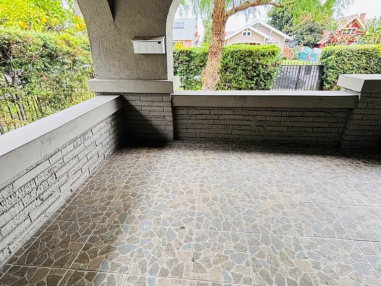 3662 1/2 Arlington Ave — Photo 14