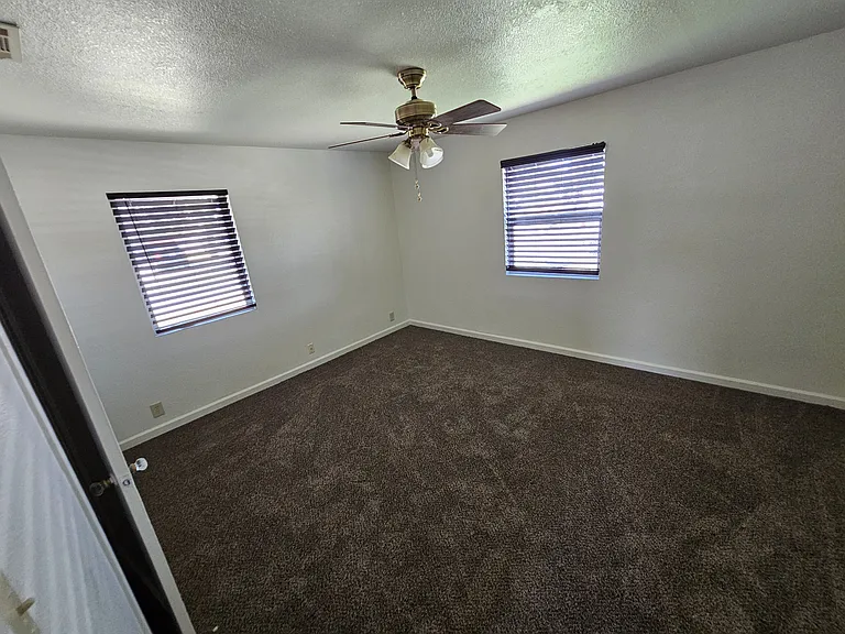 1900 Grand Ave — Photo 11