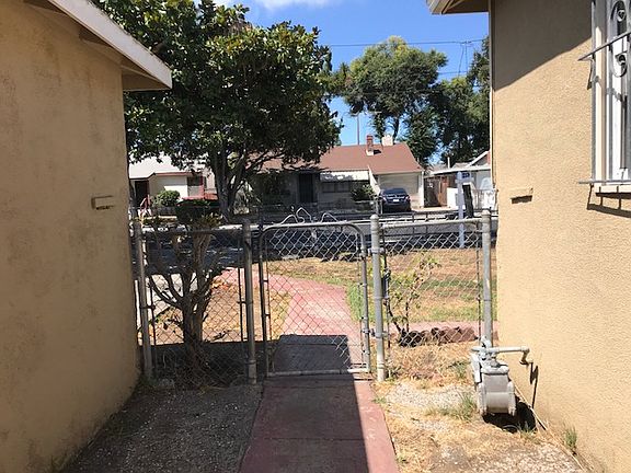 4th image of 1130 Hollyburne Ave
