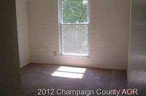 5th image of 908 N Broadway Ave