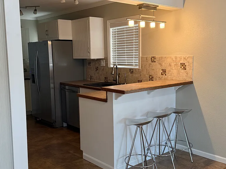923 S 21st Ave — Photo 15