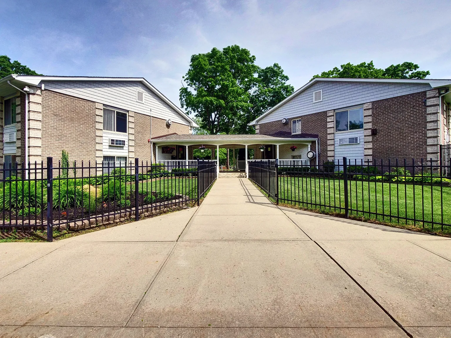 Oakview Apartments — Photo 4
