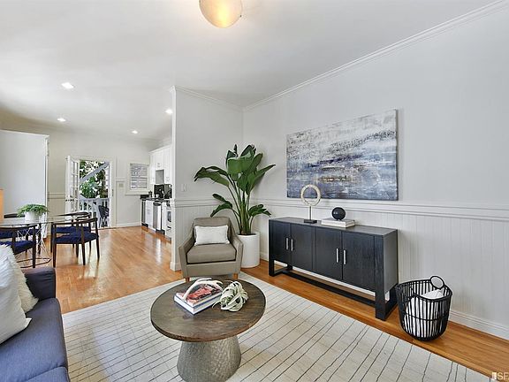 3rd image of 2924 Baker St