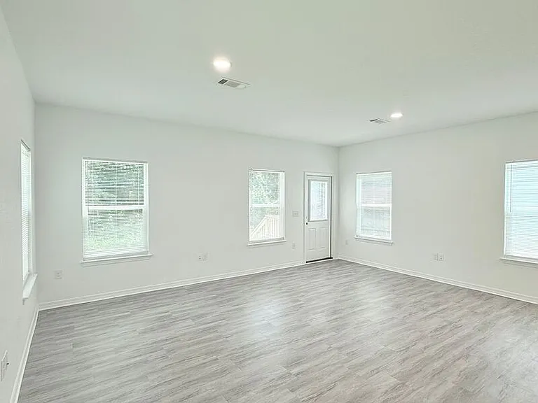 6329 Long St — Photo 3
