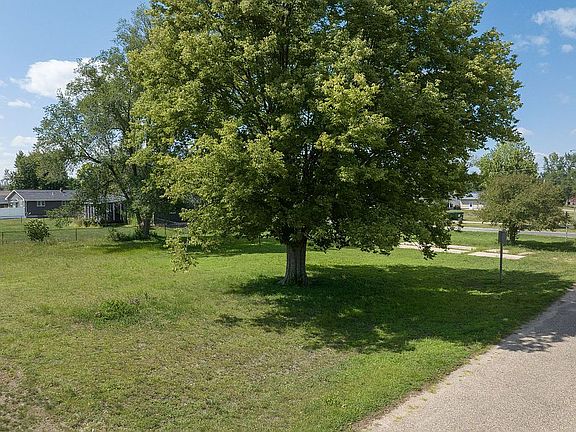 3rd image of 307 Linn Dr