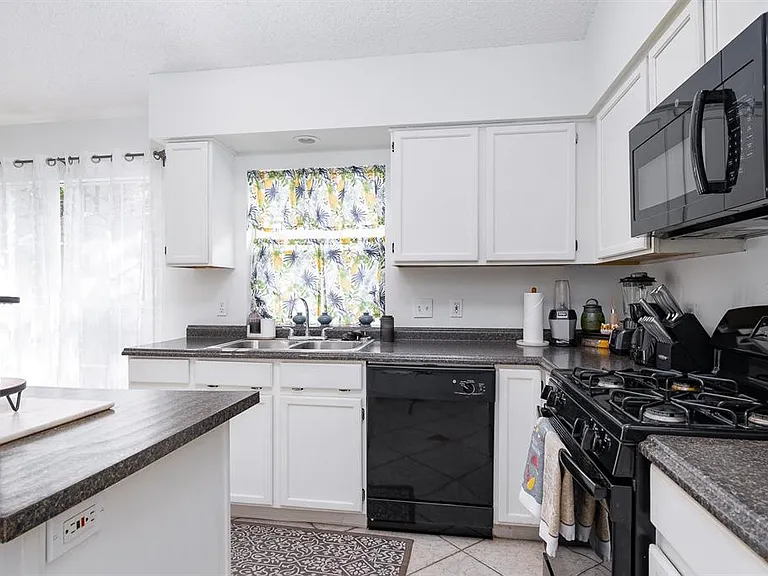 254 Oak Park Pl — Photo 16