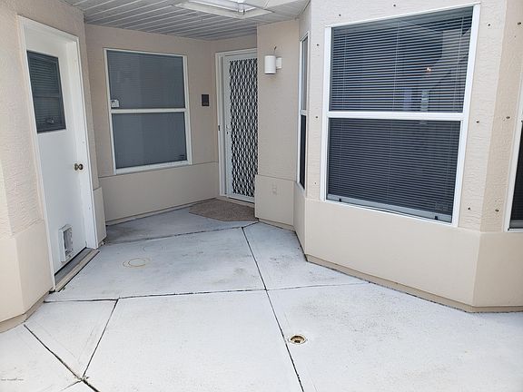 3rd image of 826 Oakwood Dr #826