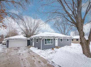 1257 Guthrie Ave N, Oakdale, MN 55128