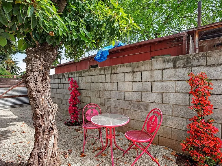223 N Padre Juan Ave — Photo 30