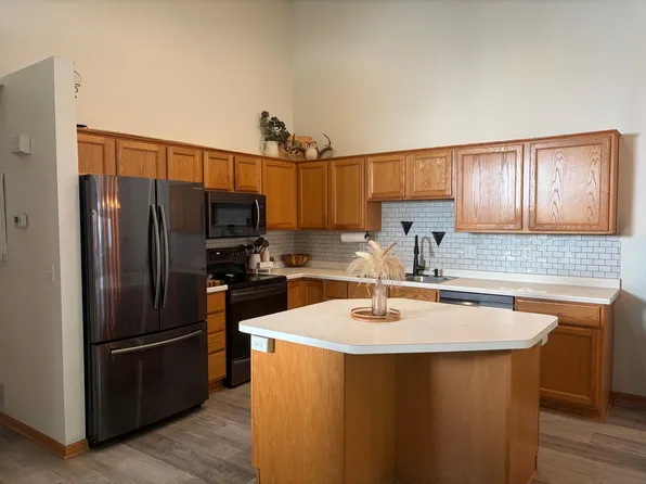 8379 143rd St W, Apple Valley, MN 55124