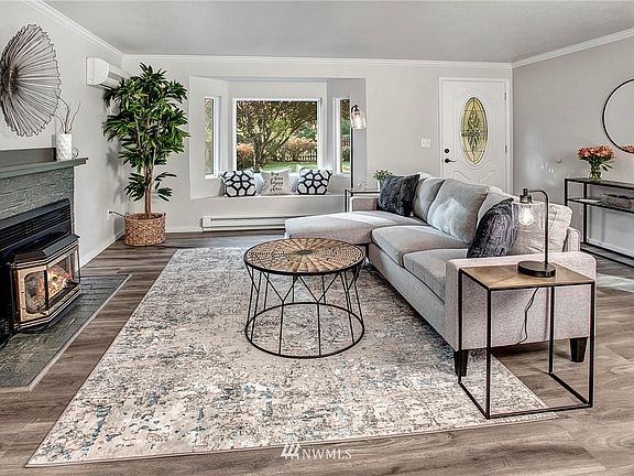Enter to spacious living area w/ propane fireplace