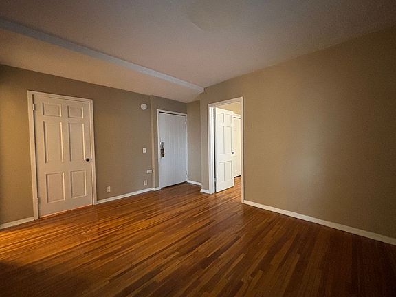 5th image of 476 Herschel St APT 4