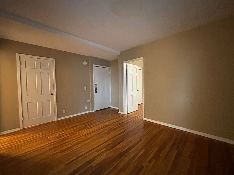476 Herschel St. — Photo 5