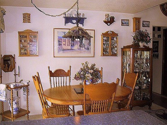 3rd image of 217 Candis Dr