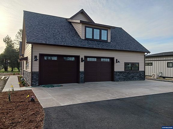 3rd image of 2785 Alexander Ln NE