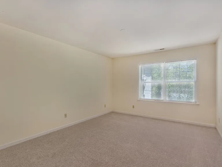 1482 Ashland Dr — Photo 11