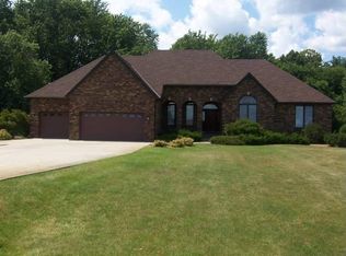 104 Country Club Dr, Mankato, MN 56001