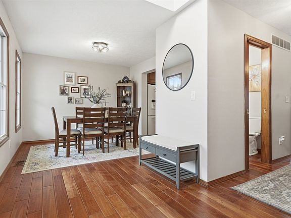 2nd image of 811 Landau Ln