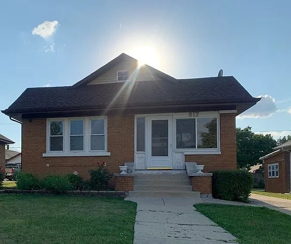 817 Clement St photo 1