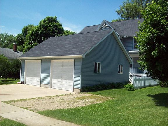 Garage south side (on left) is for Apt B completely separated and private door.