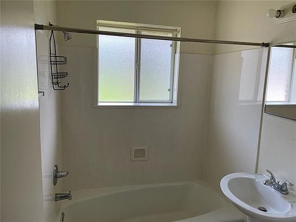 5th image of 2618 Lapeyrouse St APT A