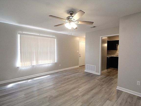 4th image of 3400 Green Briar Ct APT B